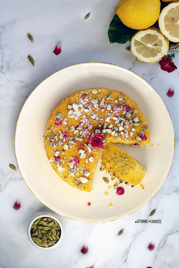 torta dell'amore con fetta