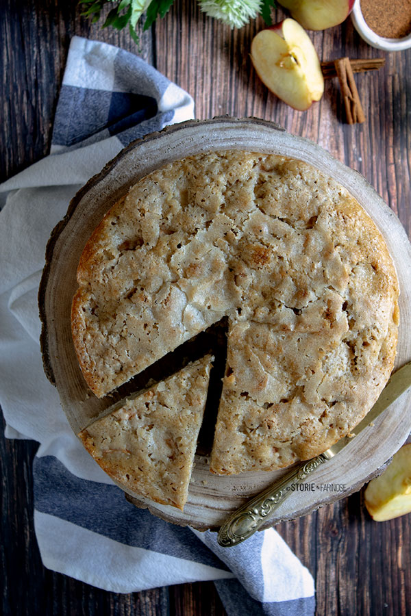 torta di mele rustica tagliata