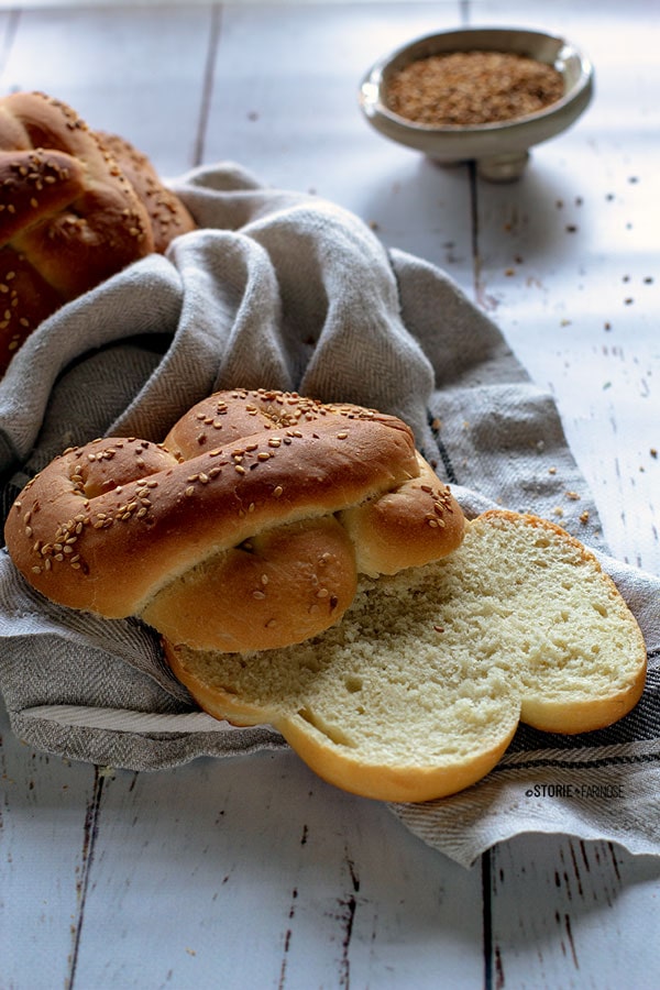 pane di semola tagliato