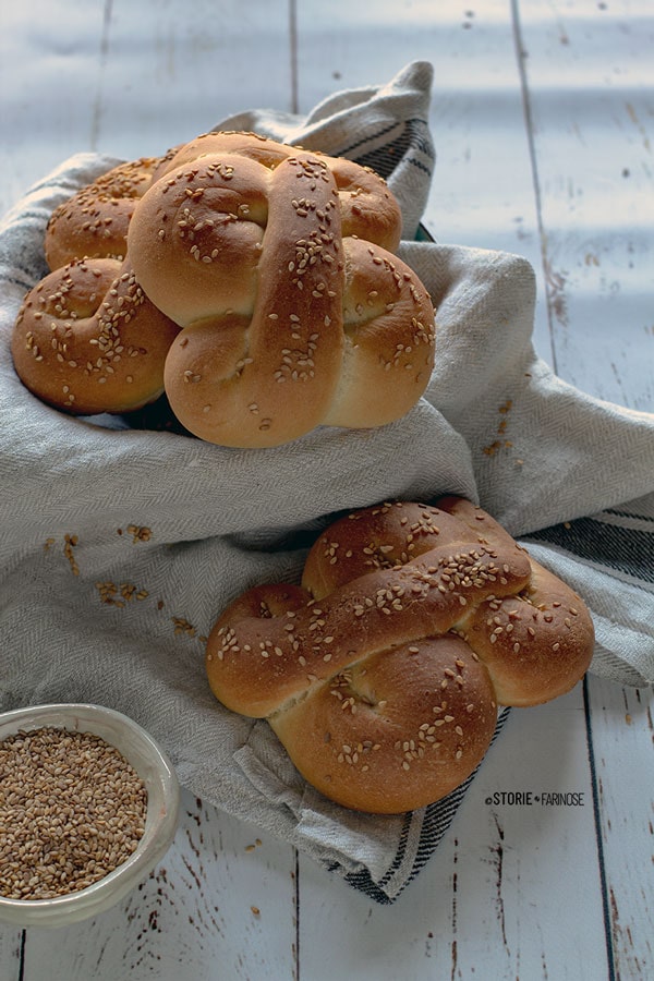 pane di semola con semi di sesamo