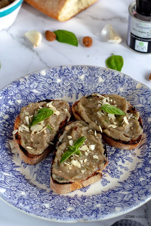 bruschetta siciliana con crema di melanzana