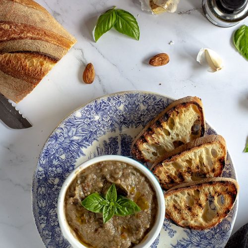 bruschetta siciliana con crema di melanzana