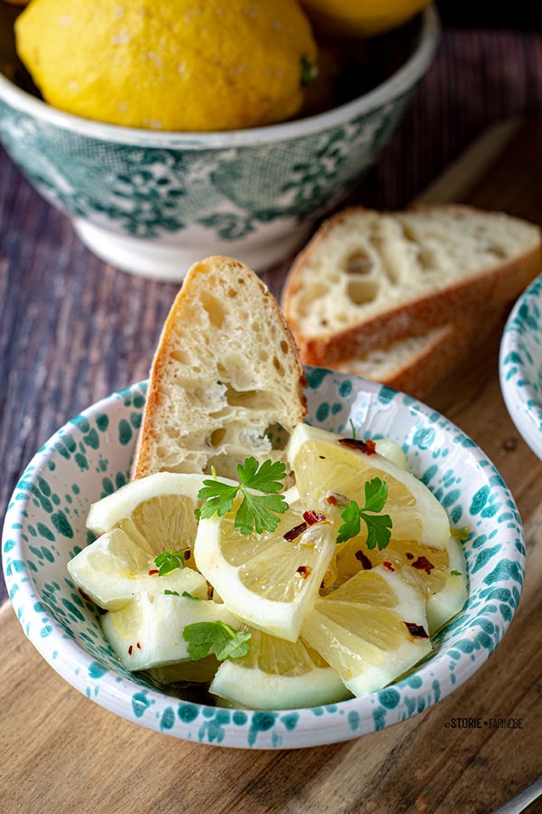 insalata di limoni siciliana con pane