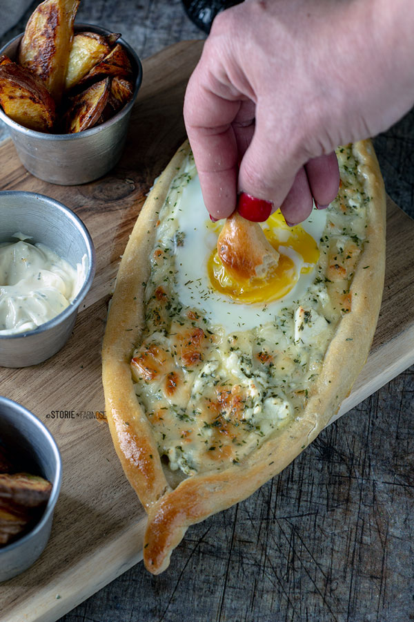 khachapuri adjaruli pane pucciato