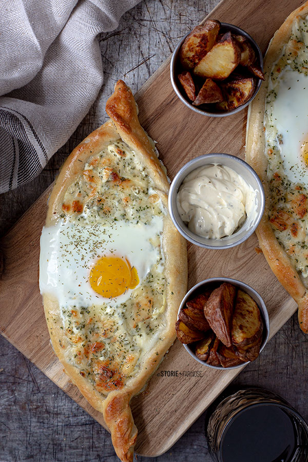 khachapuri adjaruli primo piano