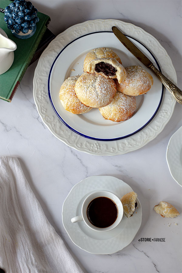 panzerotto catanese dolce con caffè