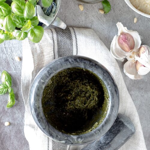 pesto genovese nel mortaio copertina